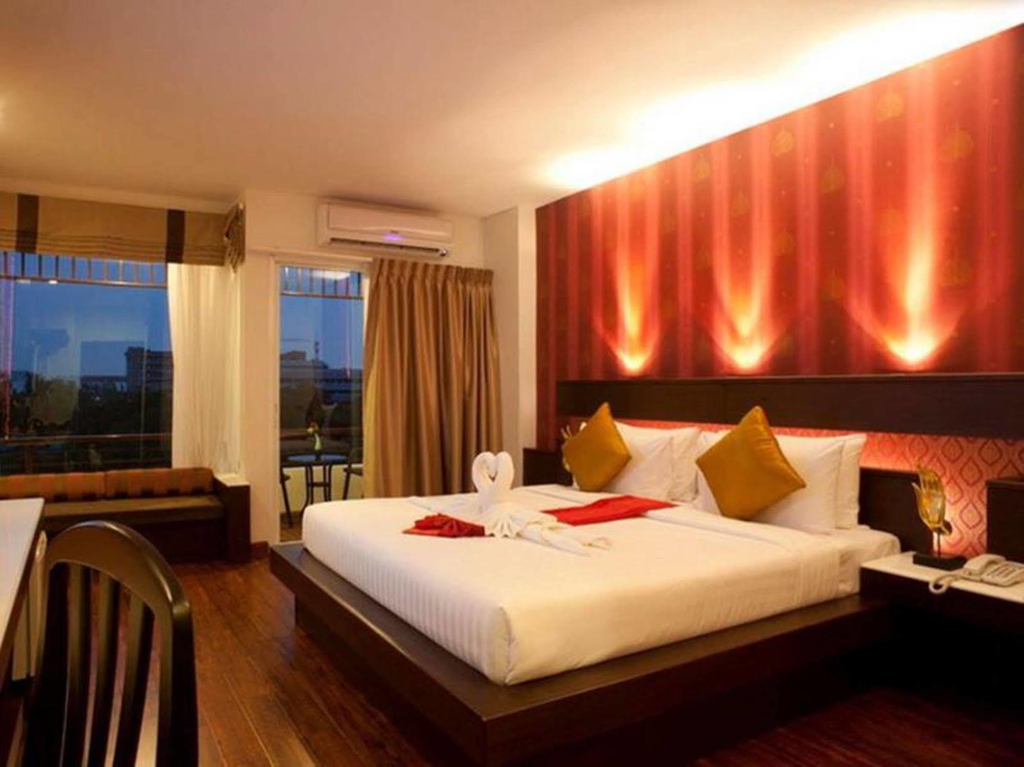 בנגקוק Suvarnabhumi Suite Hotel מראה חיצוני תמונה