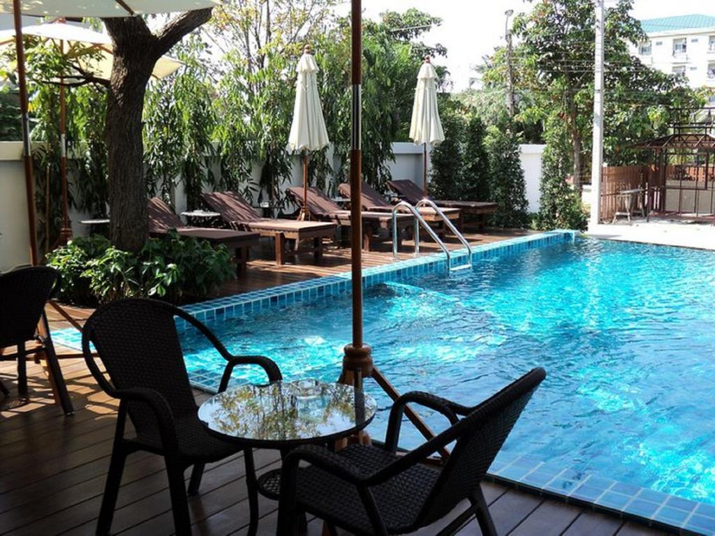 בנגקוק Suvarnabhumi Suite Hotel מראה חיצוני תמונה